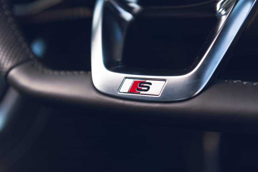 Детали интерьера Audi SQ7 TDI (4M) 2019 года  (UK) (фото 30 из 46)